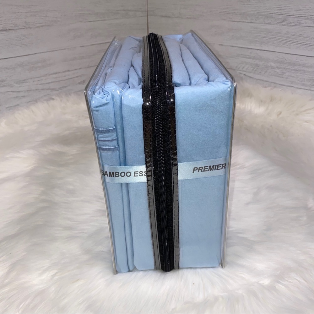 ✨SALE✨King 4pc Baby Blue Bedsheets - Picture 3 of 5